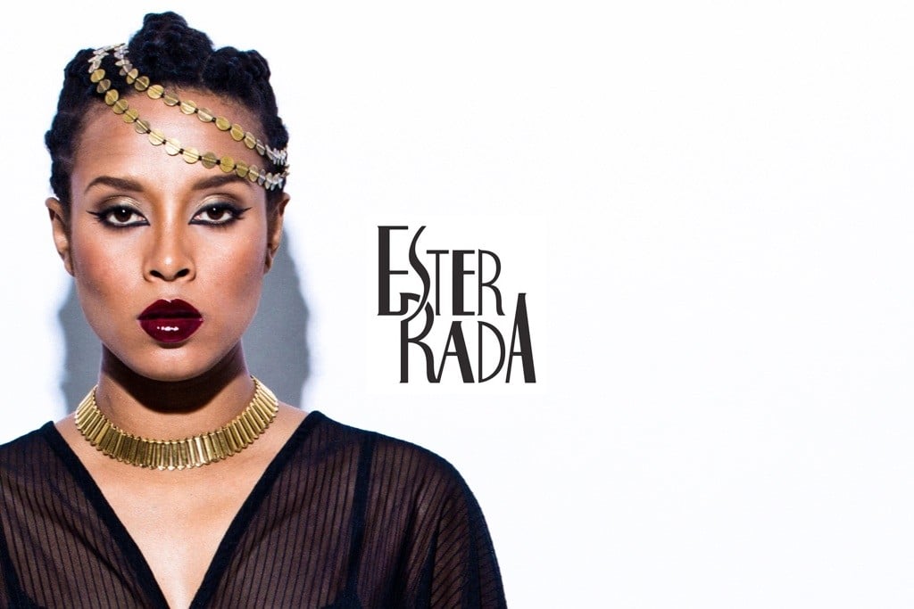 Ester Rada Maison de Bégon 13 Nov 2015 Ester Rada est une jeune chanteuse avec une furieuse envie de chanter et de réaliser ses rêves de divas ! Ester Rada se démarque comme la nouvelle voix soul qui fait frémir le monde entier.